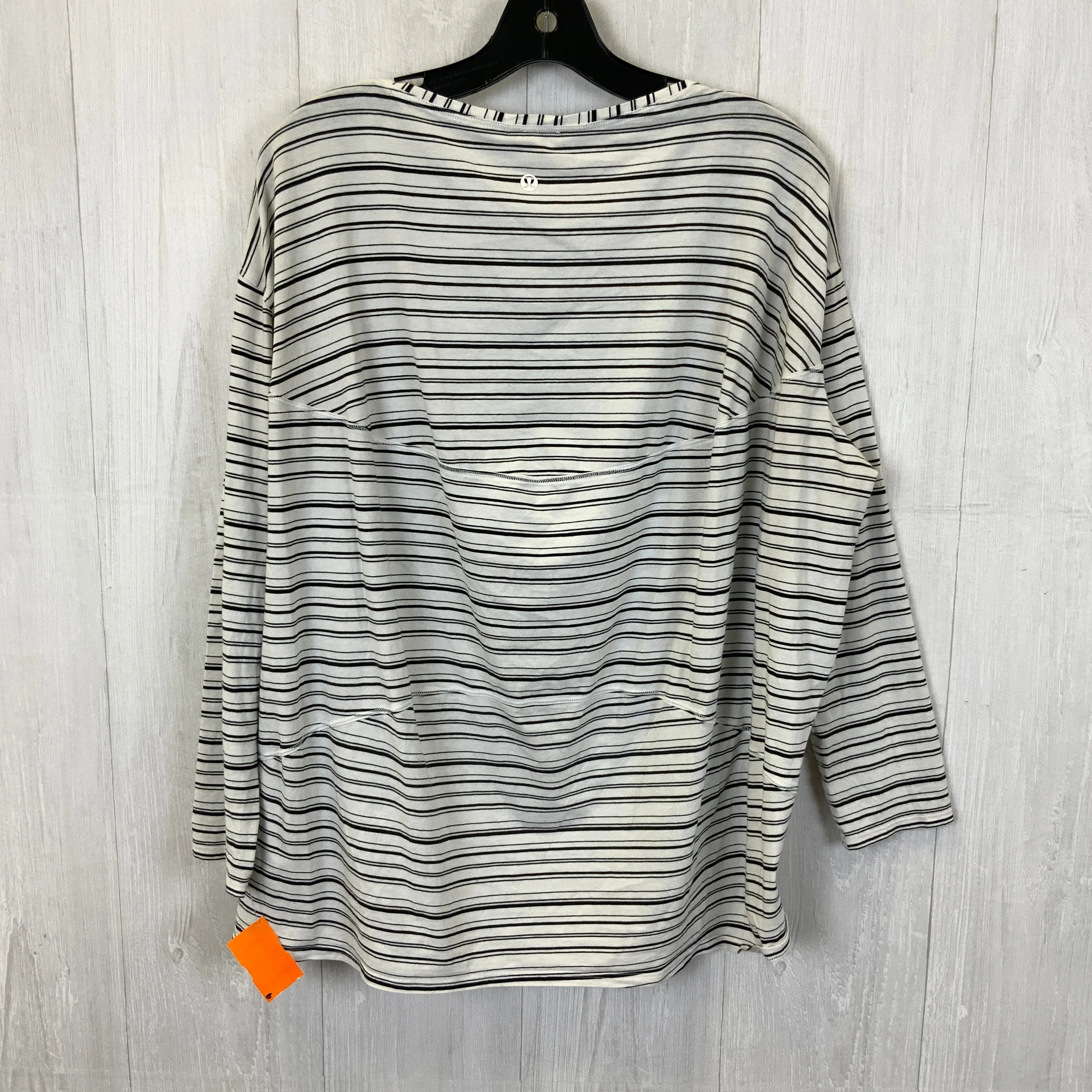 Athletic Top Long Sleeve Collar By Lululemon In Black & White, Size: 20