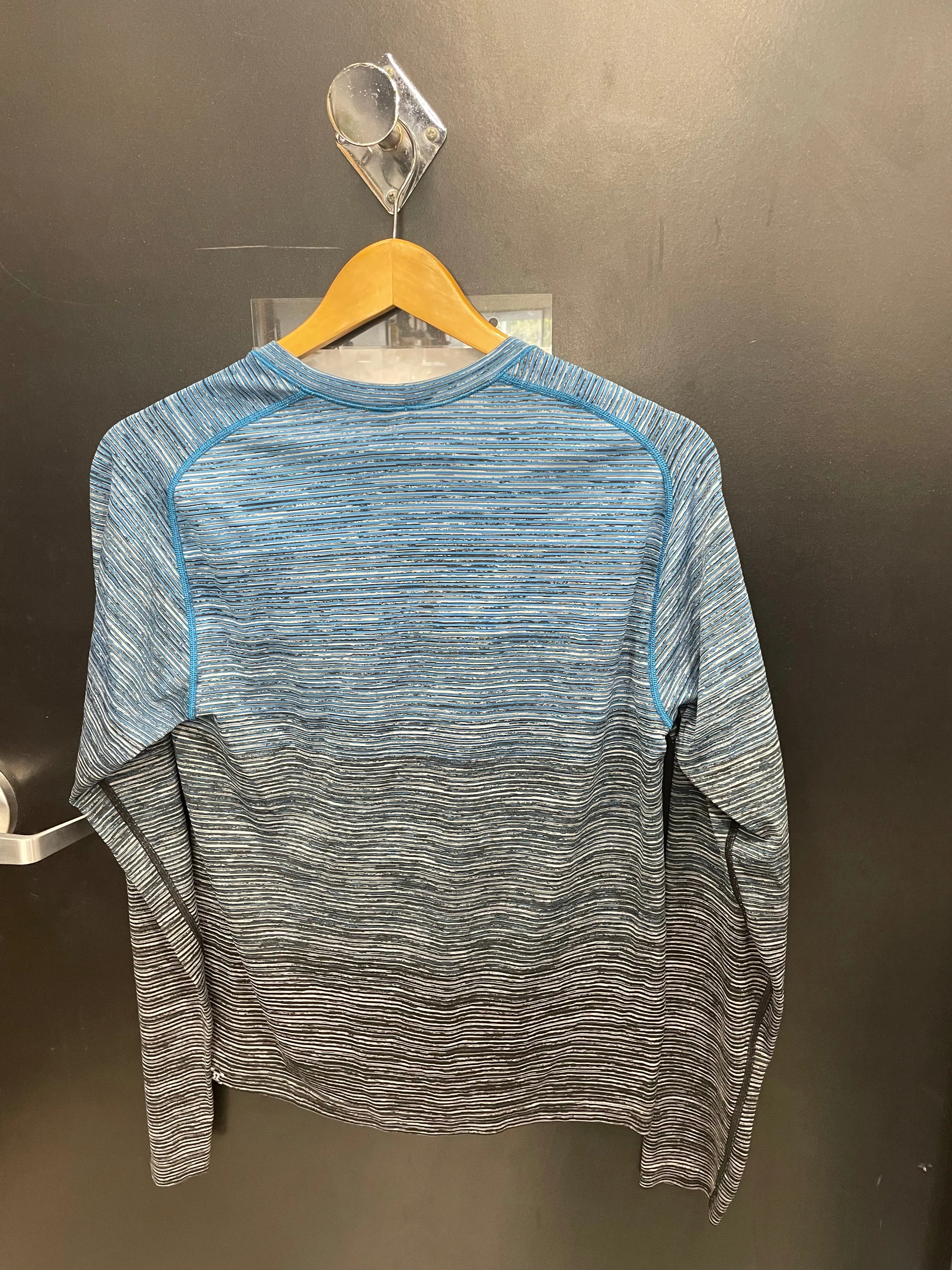 Lulu Lemon Athletic Long Sleeve Size Small 4771