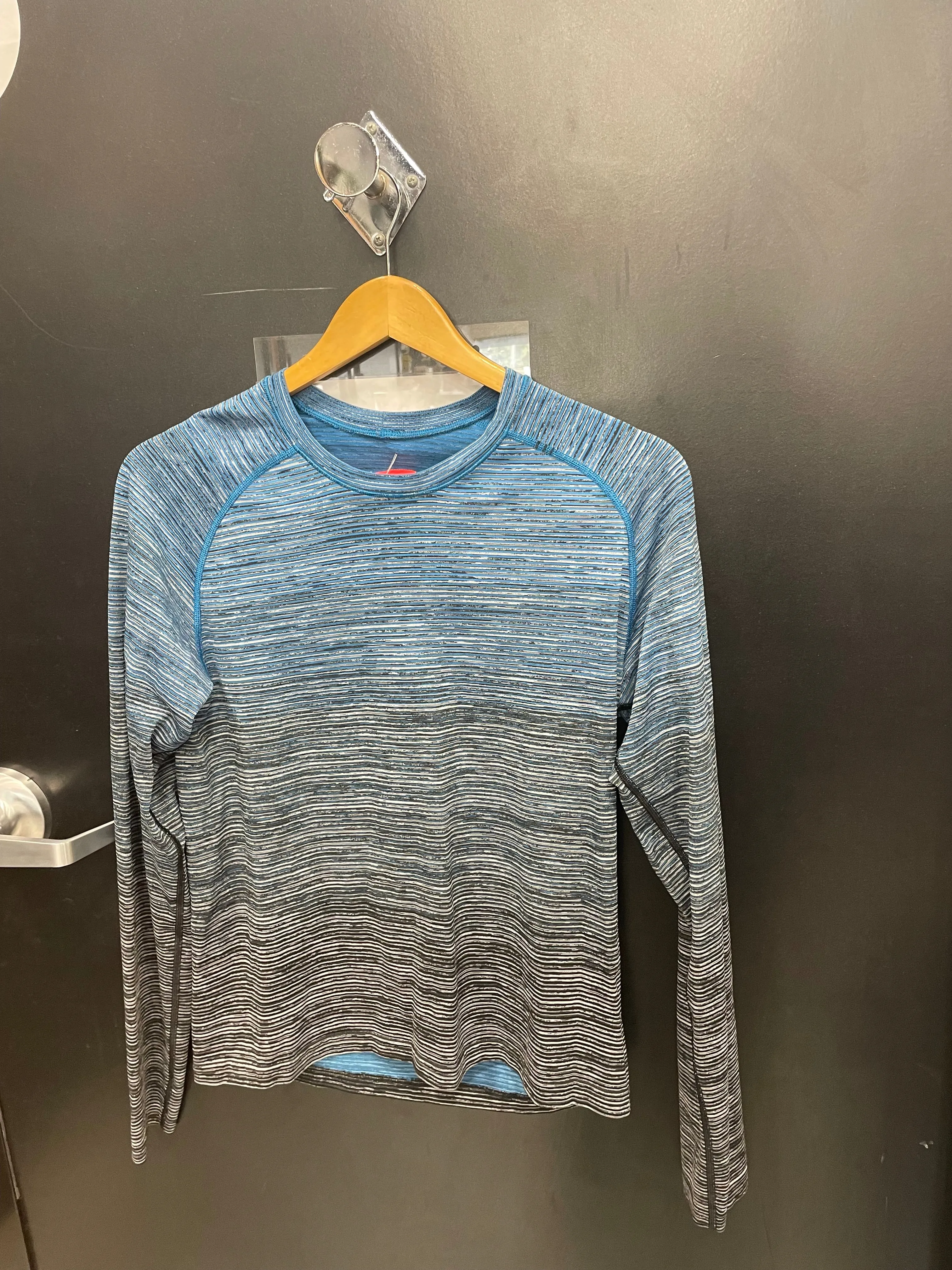Lulu Lemon Athletic Long Sleeve Size Small 4771