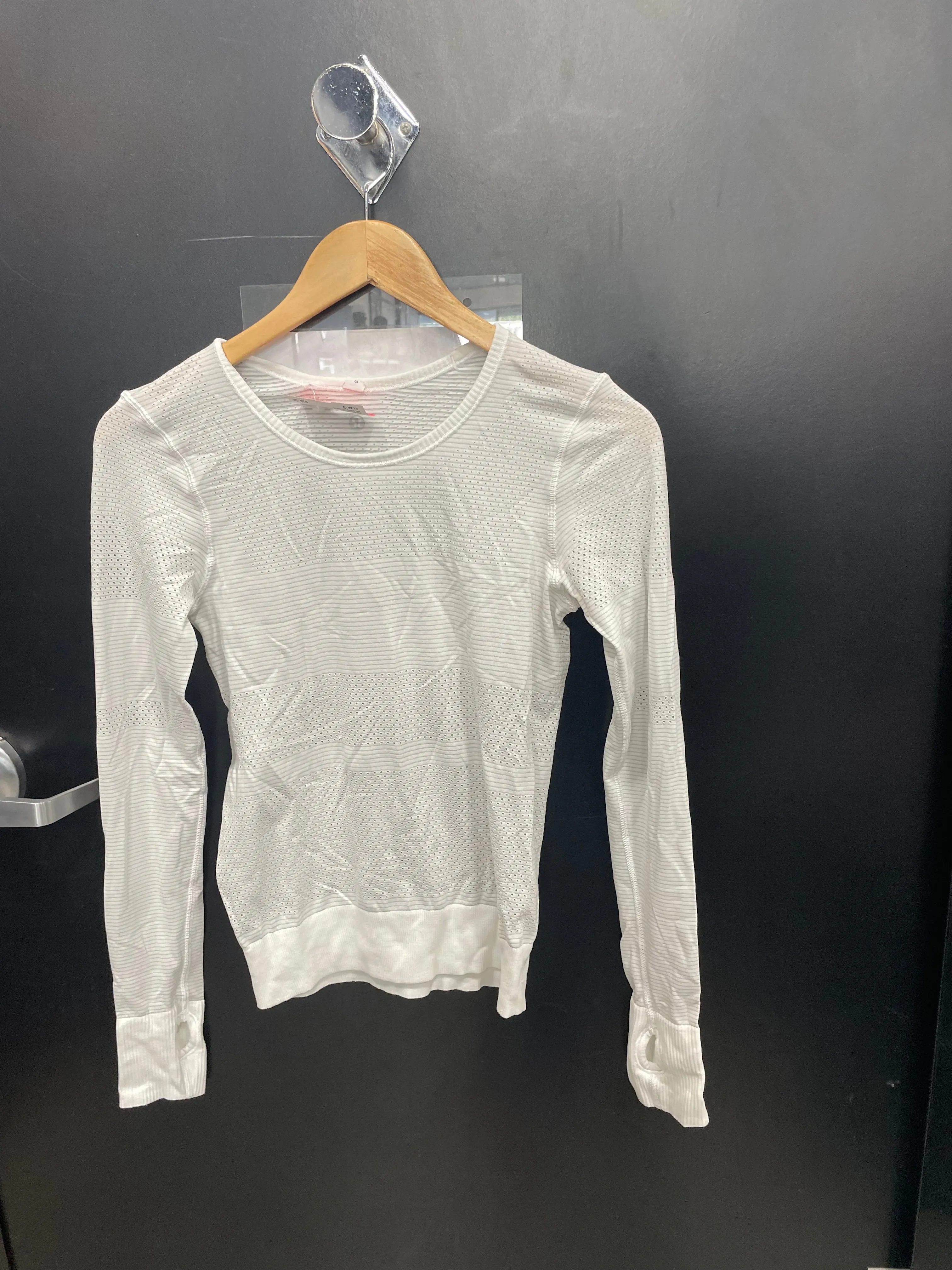 Lulu Lemon Athletic Long Sleeve Size Small 5140